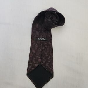 DKNY Men’s 100% Silk Tie